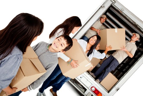 Local commercial moving support for Shacklewell businesses