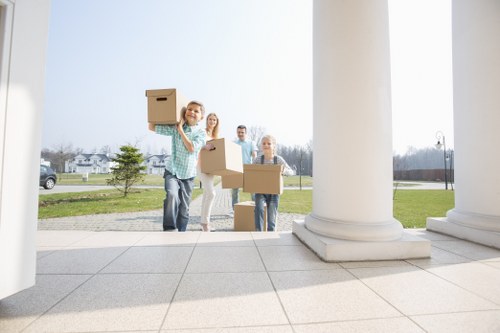 Removal van service for home and flat moves in Shacklewell