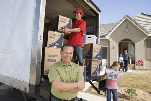 Man and van booking for residential and commercial transport in Shacklewell