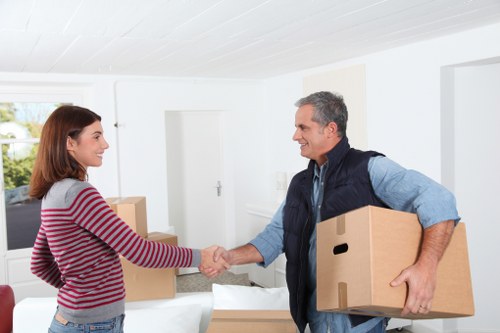 Local removals truck for flats and homes in Shacklewell